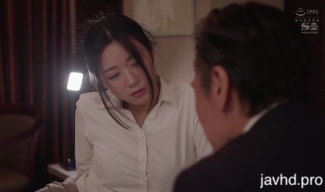 sex tap the chau au Vợ rạo rực rủ trai trẻ về nhà quan hệ